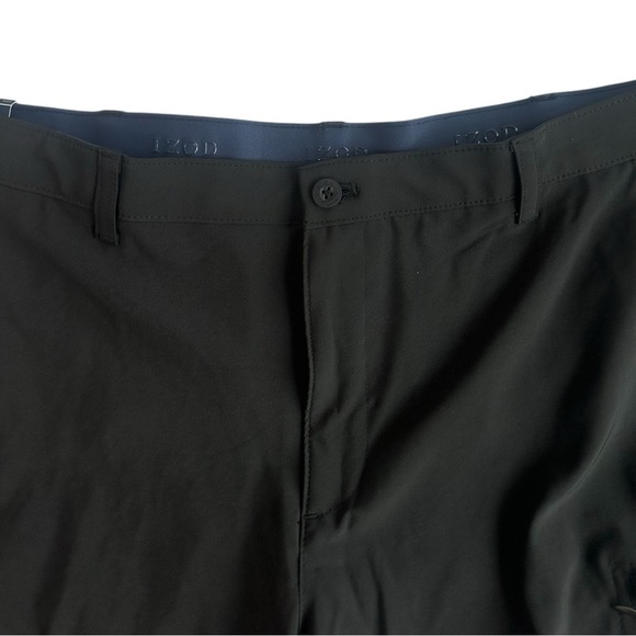 Izod Men's Swingflex Cargo Golf Shorts Size 40 Black NWT - Picture 2 of 10